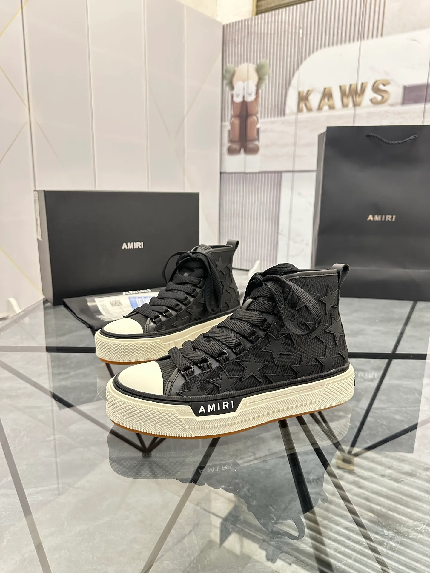 Men's shoes: 💰P640¥ Guangzhou top quality Product trademark: AMIRI* "Amir*" high-top casual shoes Regular size: 39-44 (can be customized to 45) Product materials: upper imported first-layer cowhide stitching original material, sheepskin lining, original outsole. Number: 525